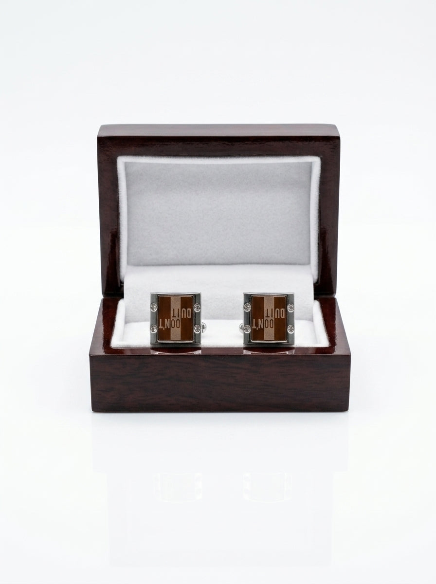 Cuflink with box